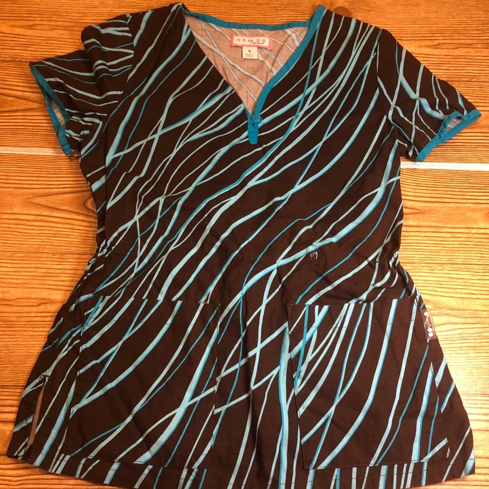 Small Koi scrub too dark brown and aqua